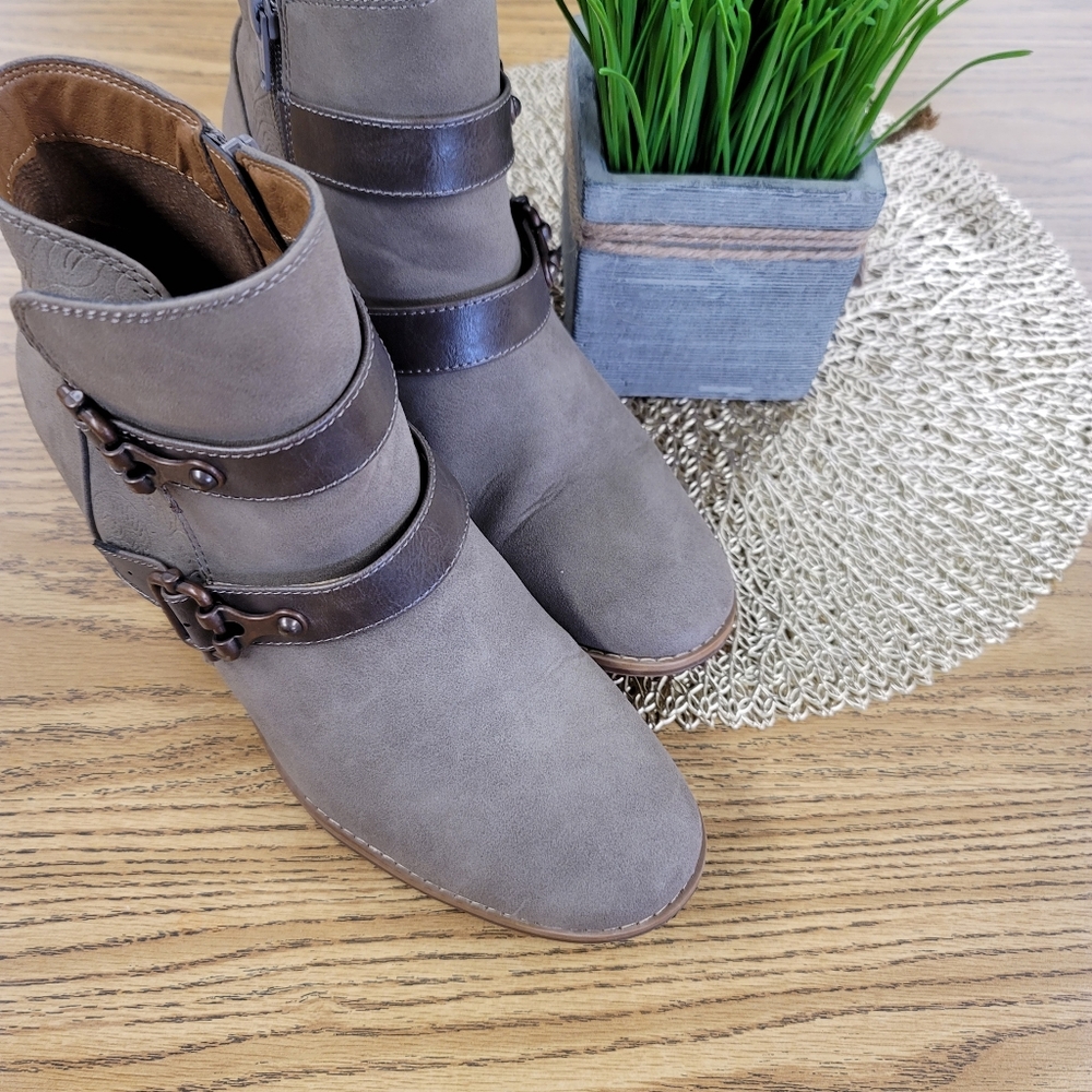 Booties - Picture 3 of 4